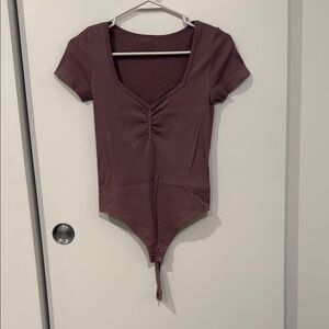 Ribbed Short Sleeve Bodysuit in Burgundy